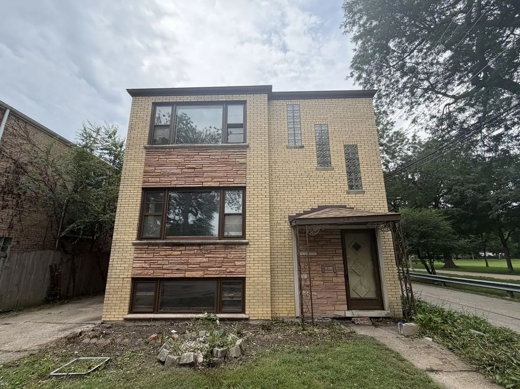 4552 N Lockwood Avenue, Chicago, 60630