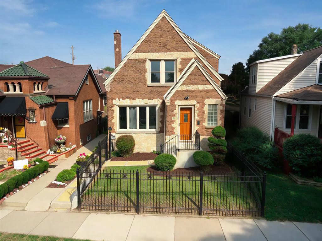 8013 S Harper Avenue, Chicago