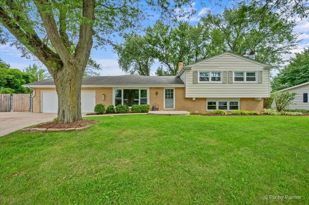 132 Scott Drive, East Dundee