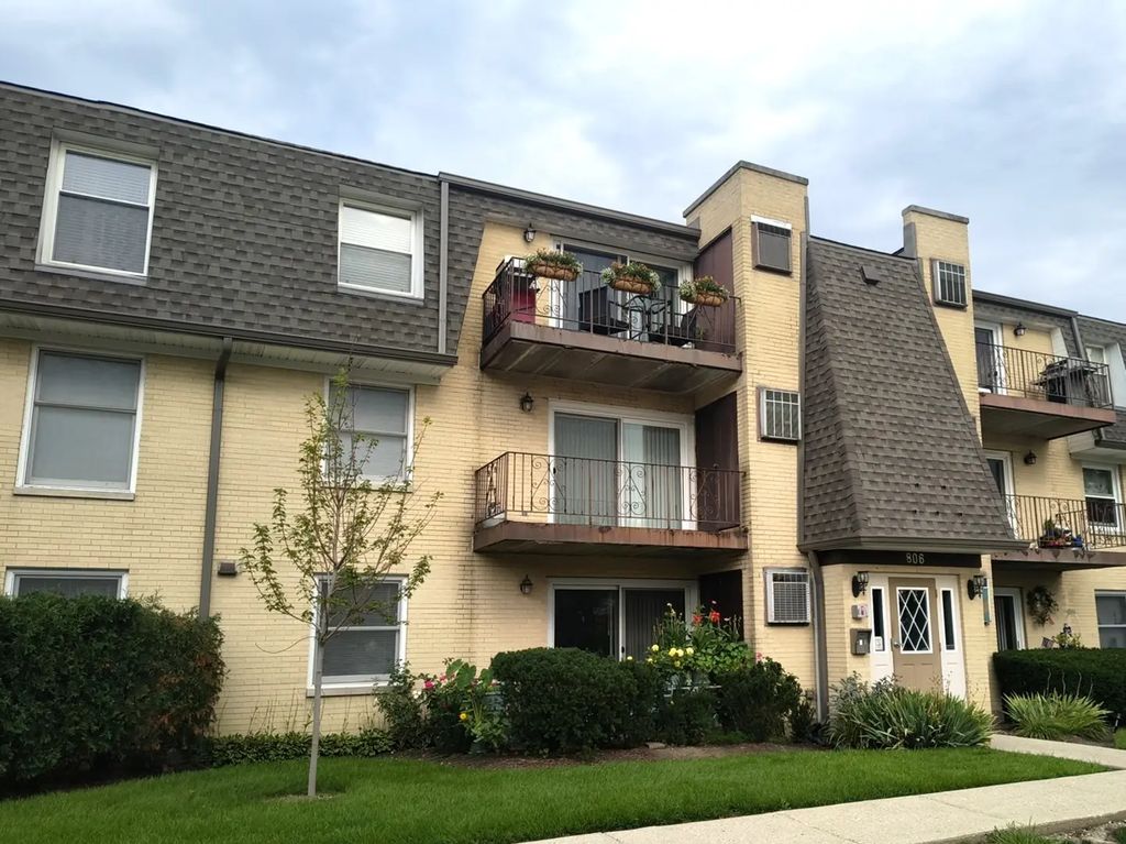806 N River Road 2d, Mount Prospect