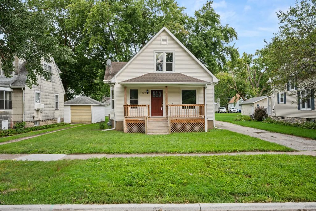 725 N 11th Street, DeKalb