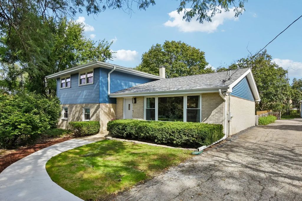 841 Bloomingdale Road, Glen Ellyn
