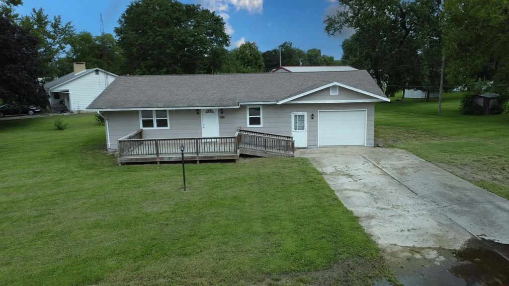 202 N Madison Street, Watseka