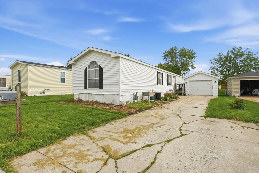 141 Flamingo Drive, Beecher