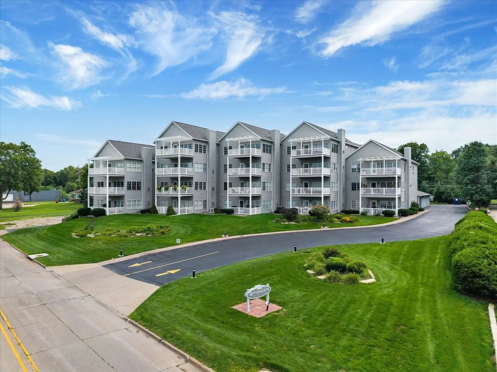 4412 River Drive 402, Moline