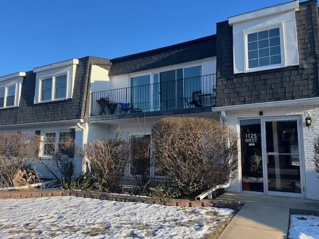 1125 Royal Saint George Drive 102, Naperville