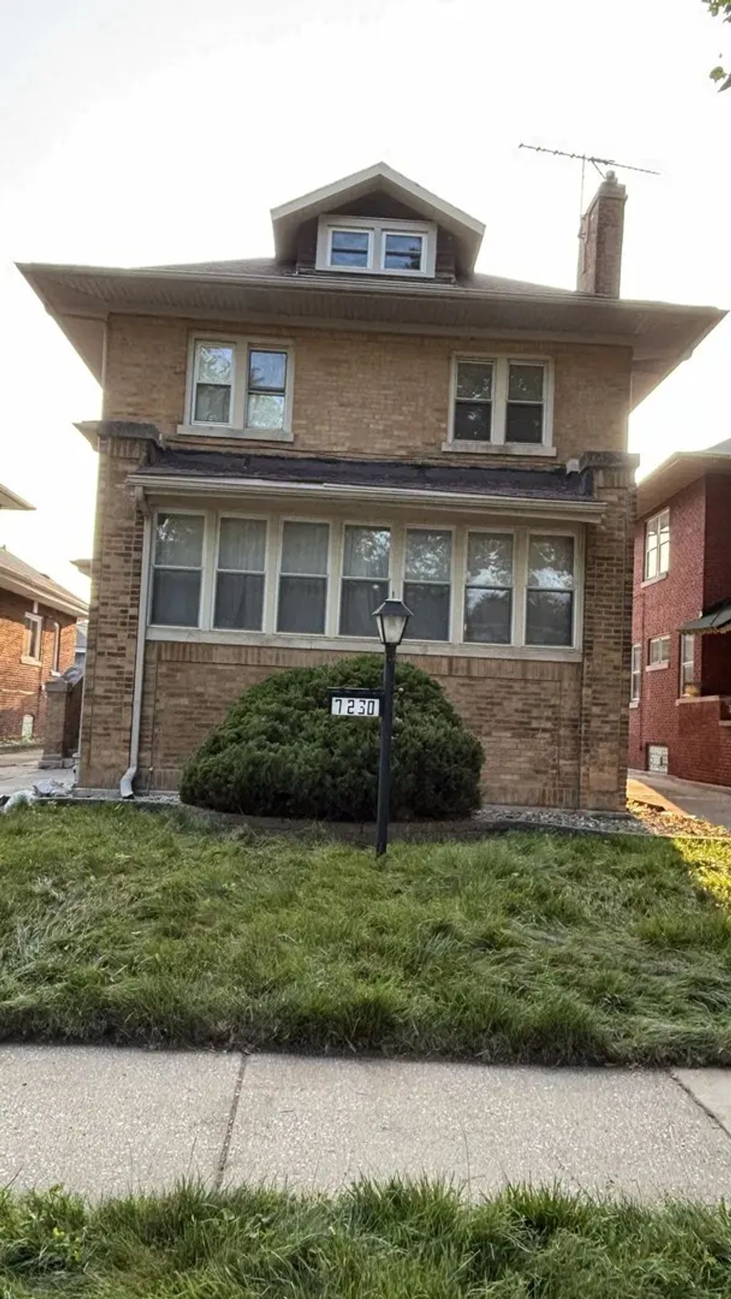 7230 S Luella Avenue, Chicago