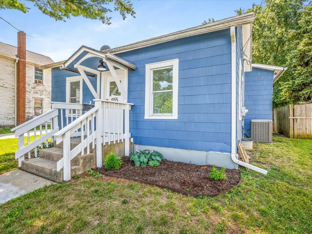 655 W Clark Street, Freeport