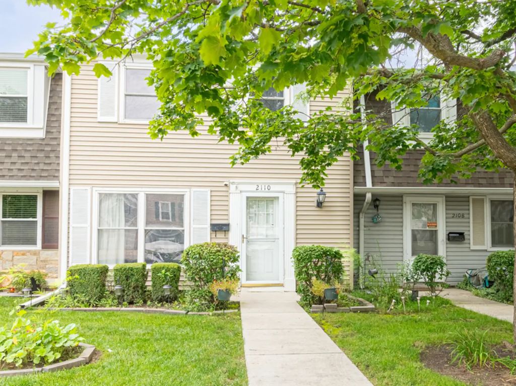 2110 Stanley Court, Schaumburg
