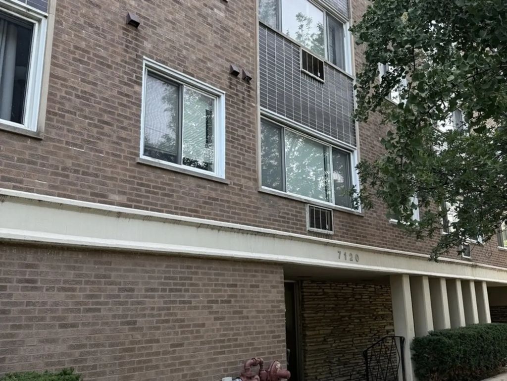 7120 N Sheridan Road 411, Chicago