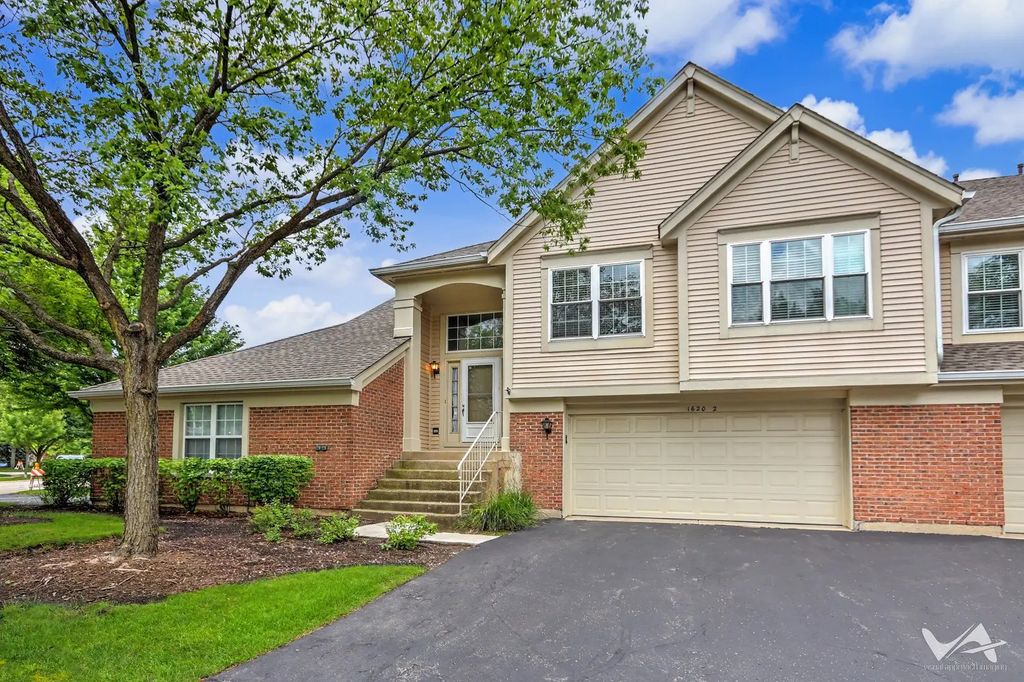 1620 Columbia Circle 2, Bartlett