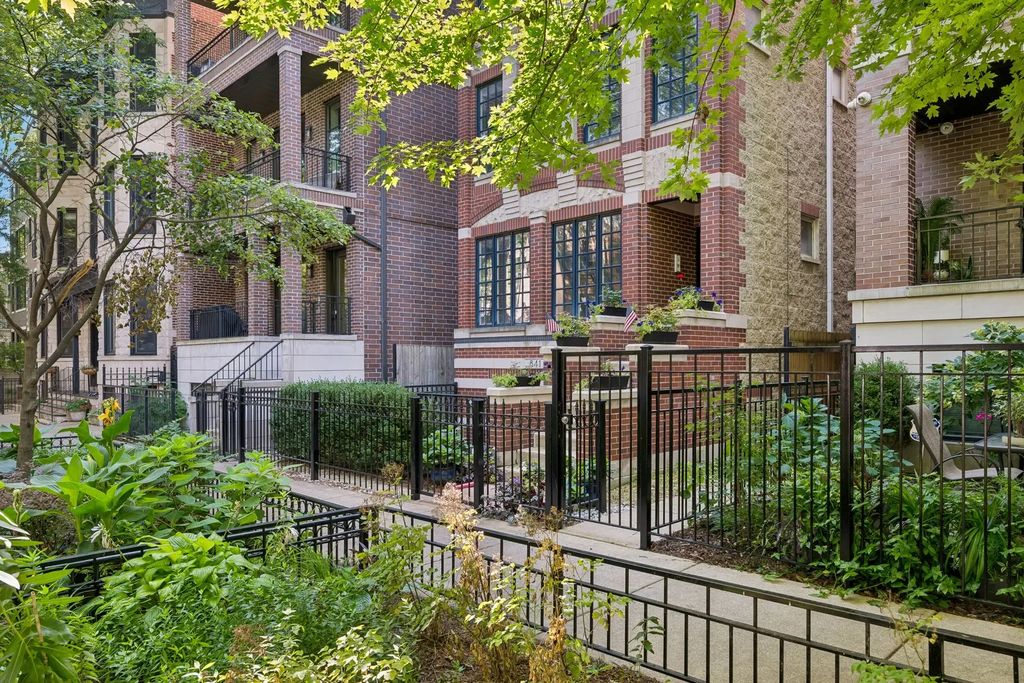 841 W Buckingham Place 1, Chicago, 60657