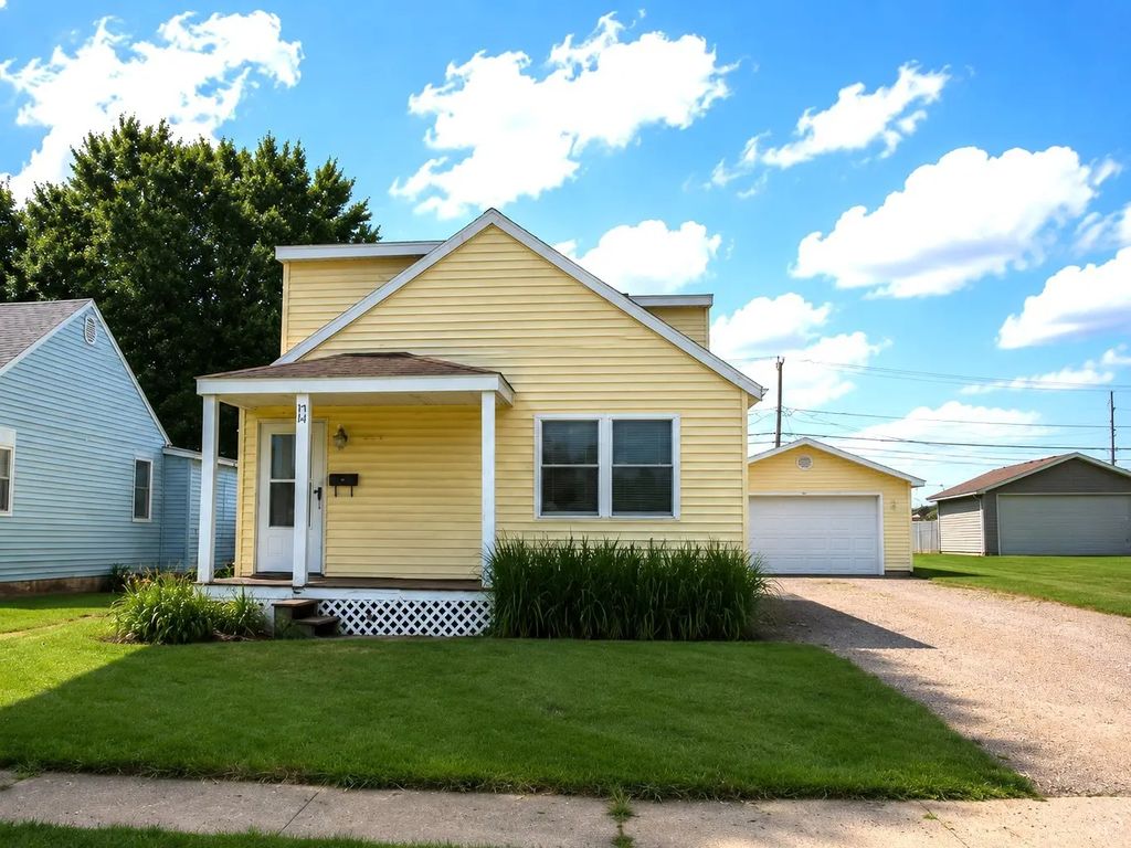 2008 13th Avenue, Rock Falls
