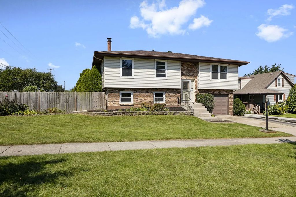 15642 Latrobe Avenue, Oak Forest