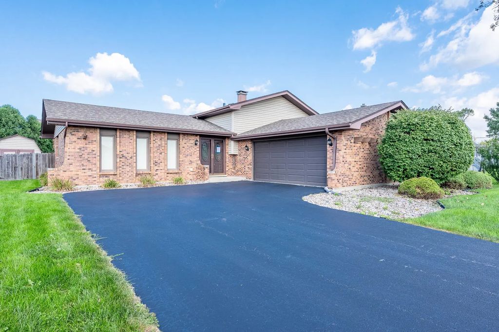 19250 Wentworth Avenue, Lansing