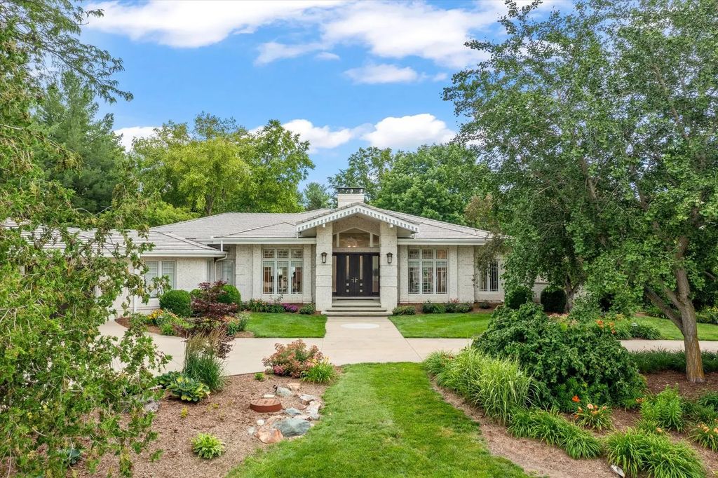 1304 Cross Creek Road, Mahomet