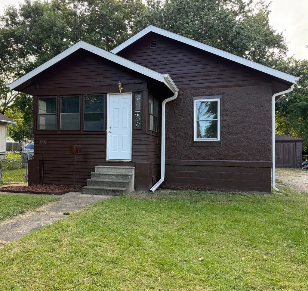 1407 N Hickory Street, Champaign