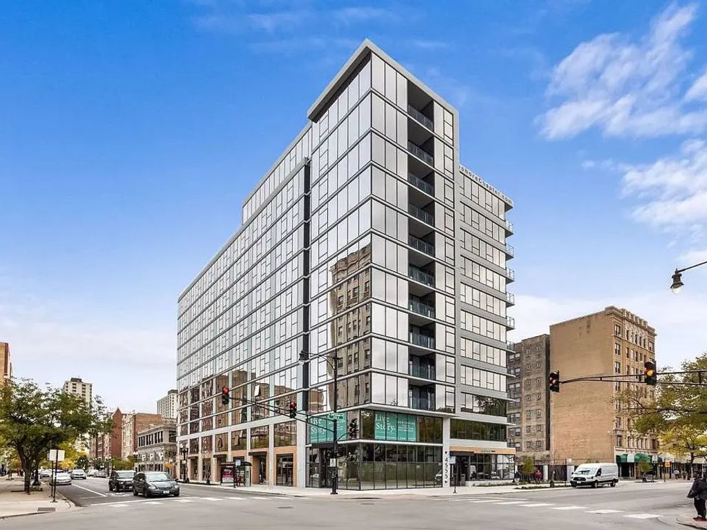 4555 N Sheridan Road, Chicago