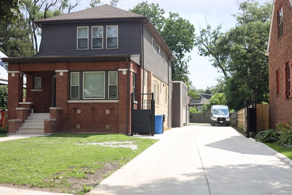 11433 S Oakley Avenue, Chicago, 60643