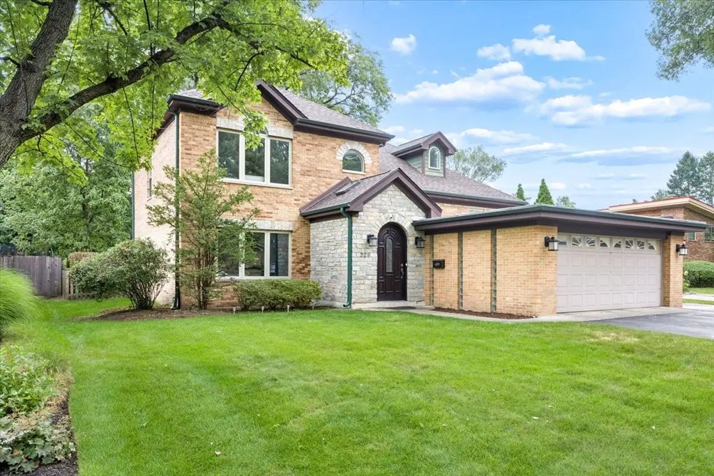 226 Sunset Drive, Wilmette