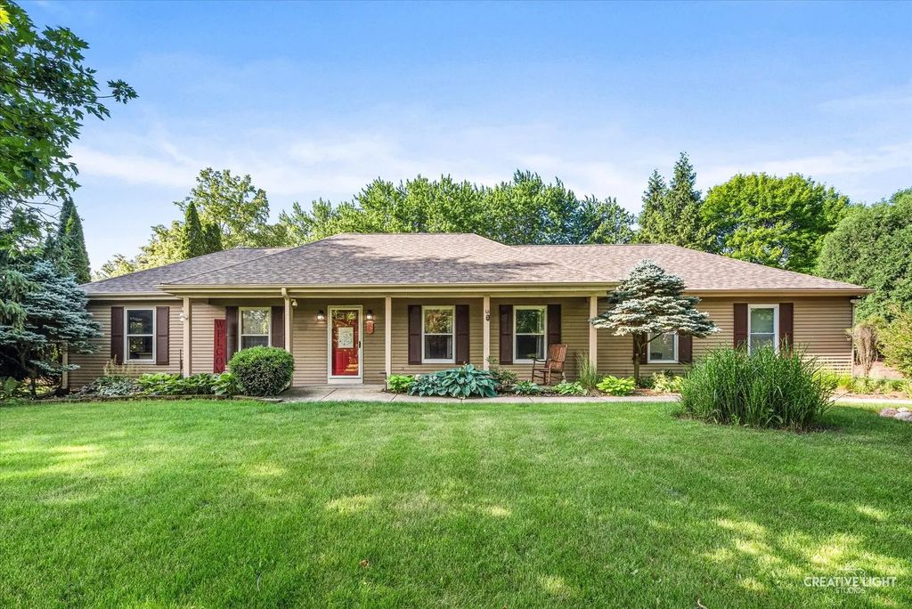 44w043 Fox Wilds Drive, St. Charles