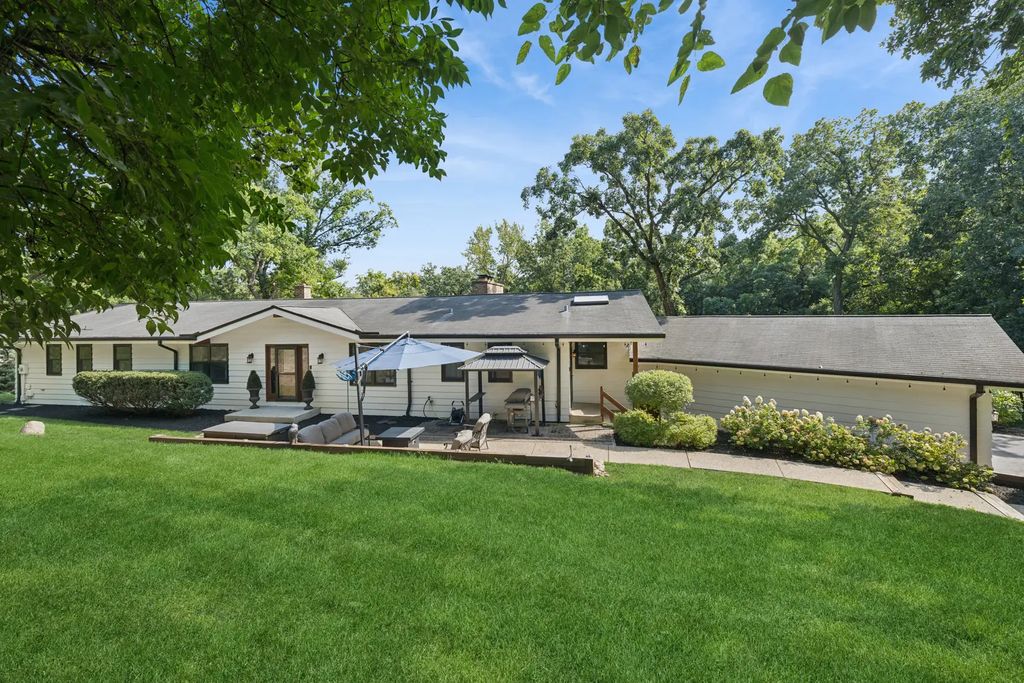 10 River Drive, Trout Valley