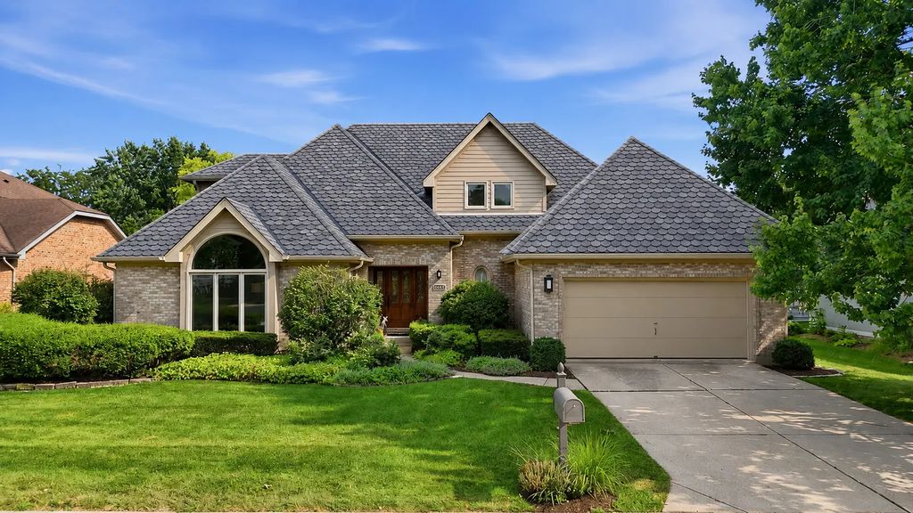 6183 Tyrnbury Drive, Lisle