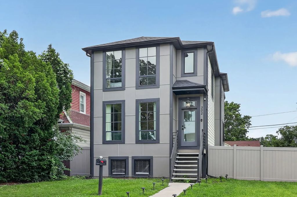302 S 7th Avenue, Maywood