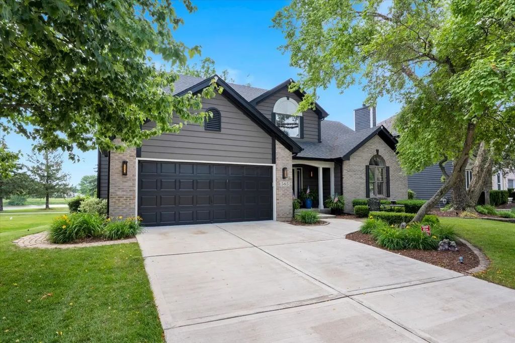 565 Blackberry Ridge Drive, Aurora