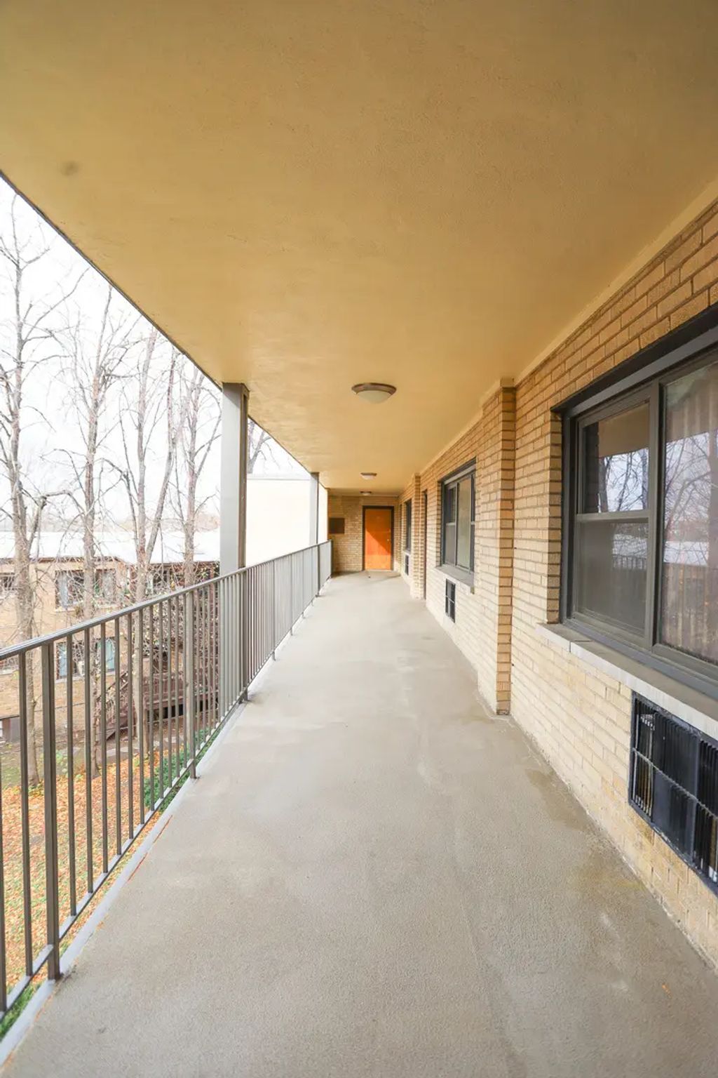 2550 W Catalpa Avenue C4, Chicago