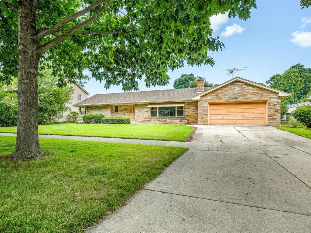 1324 S 3rd Street, St. Charles