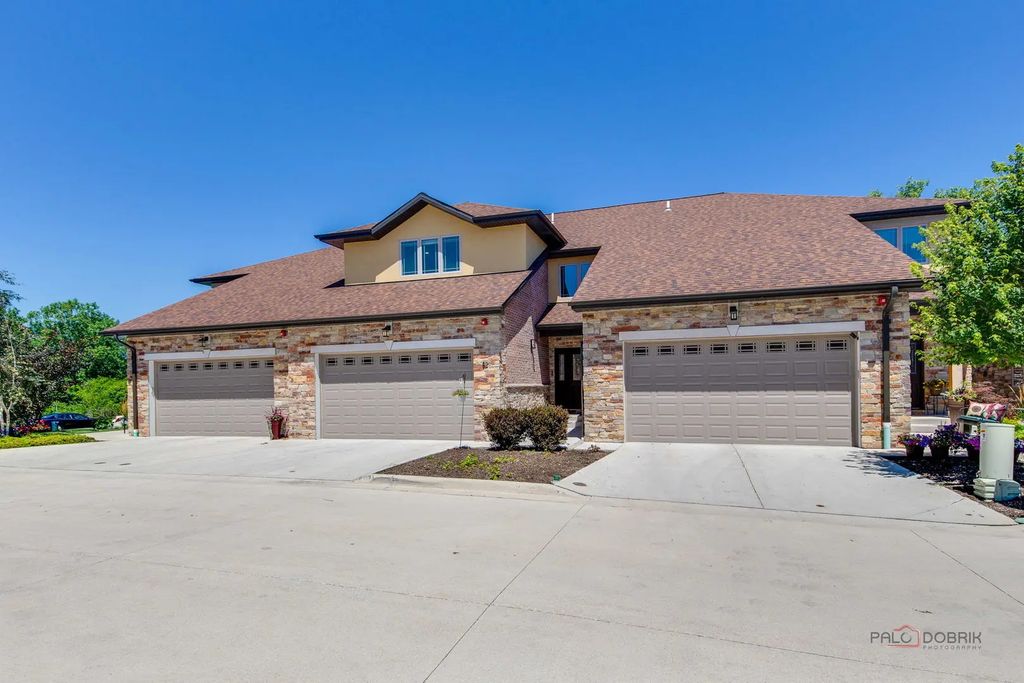 82 Prairie Court, Wheeling