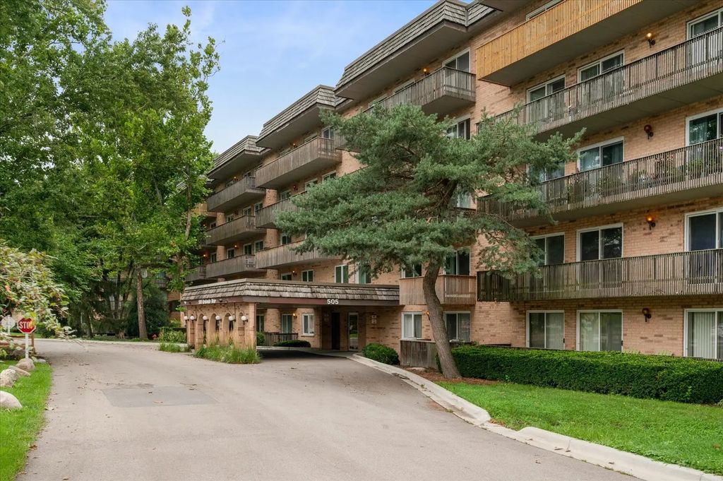 505 Redondo Drive 504, Downers Grove