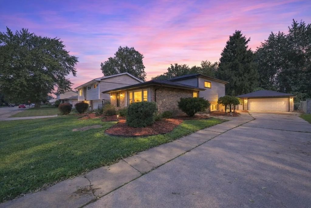 15207 Waterman Drive, South Holland
