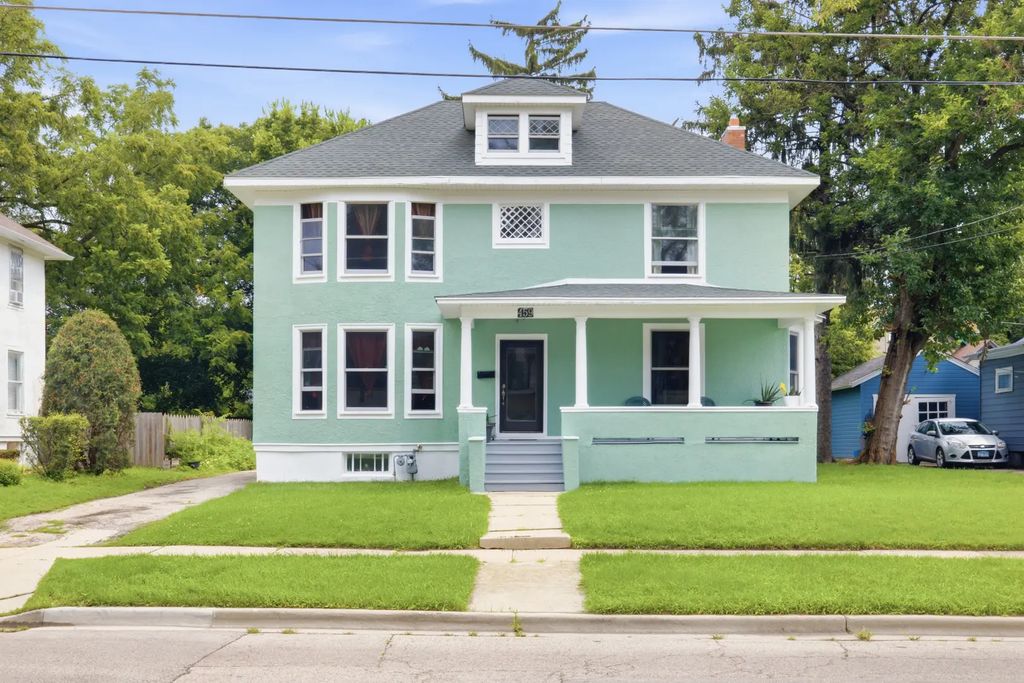 459 N Spring Street, Elgin