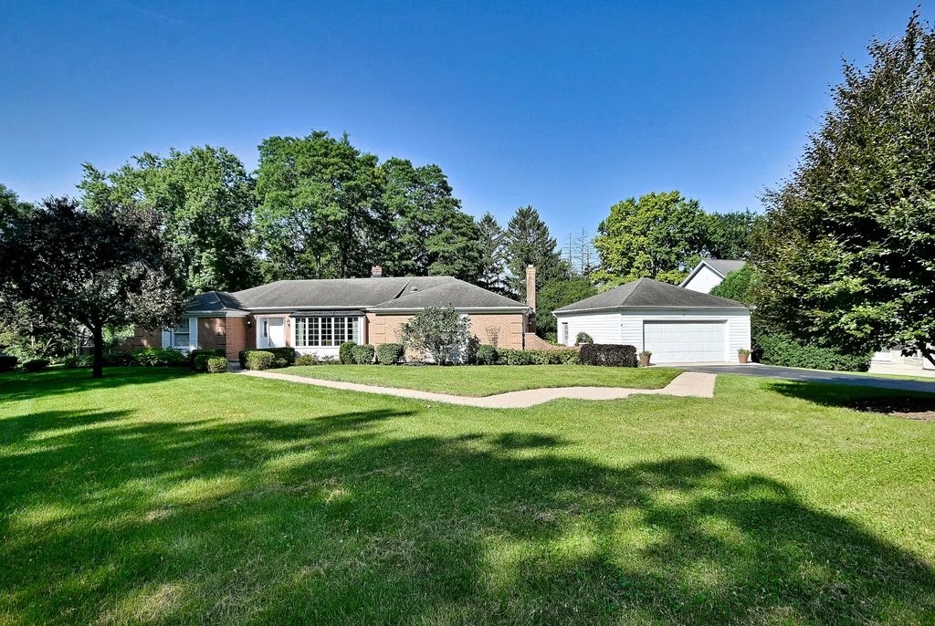 9 Dover Drive, Oak Brook