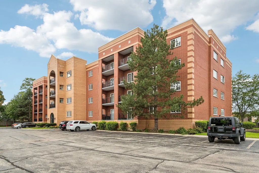 55 S Hale Street 108, Palatine