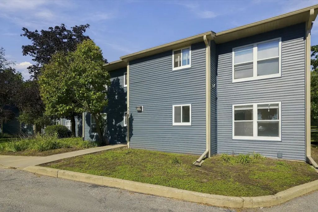 774 Terrace Court R, Elgin