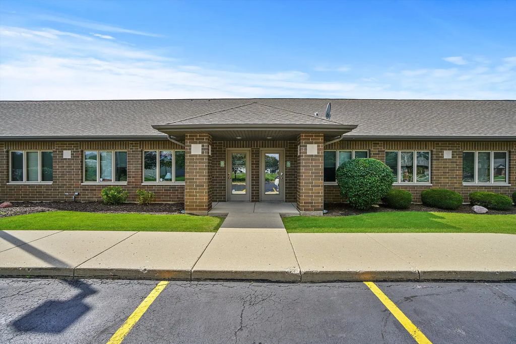 755 Mcardle Drive C, Crystal Lake