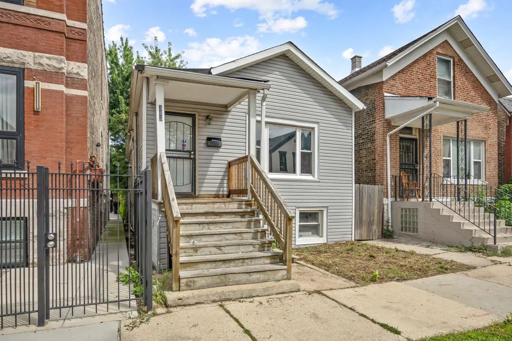 3450 W Walnut Street, Chicago, 60624