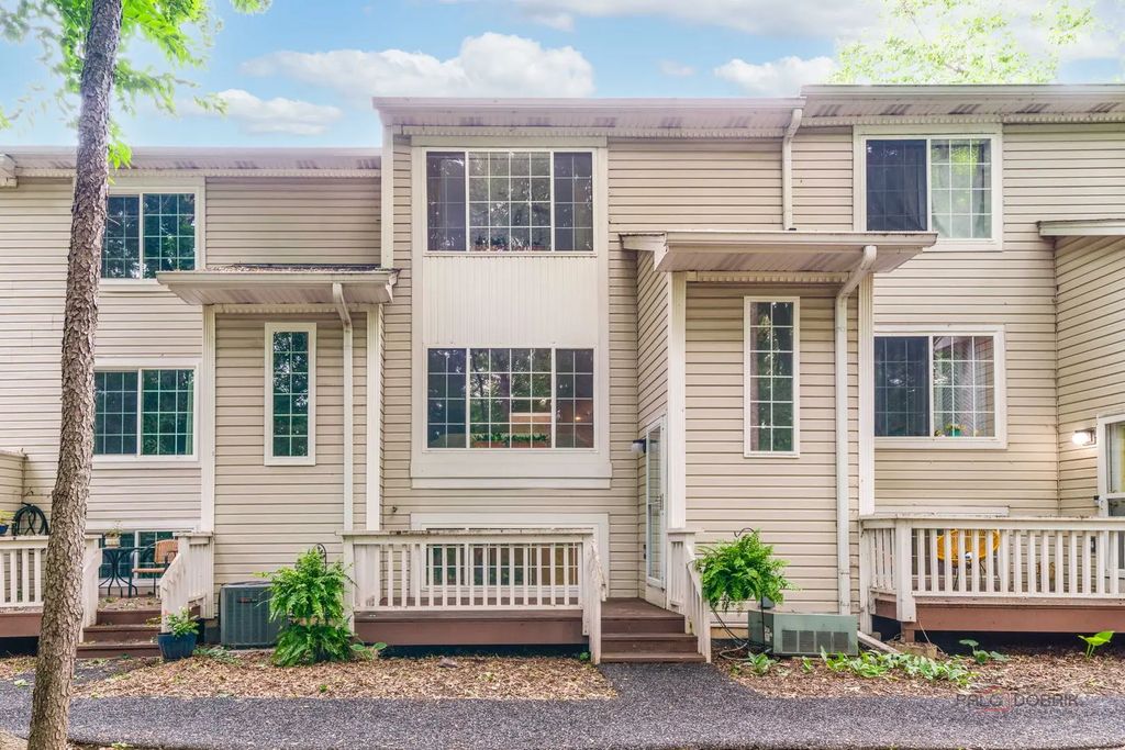 287 W Whispering Oaks Lane, Round Lake