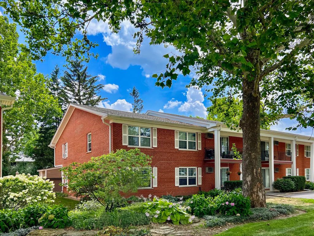 785 Pershing Avenue 3-b, Glen Ellyn