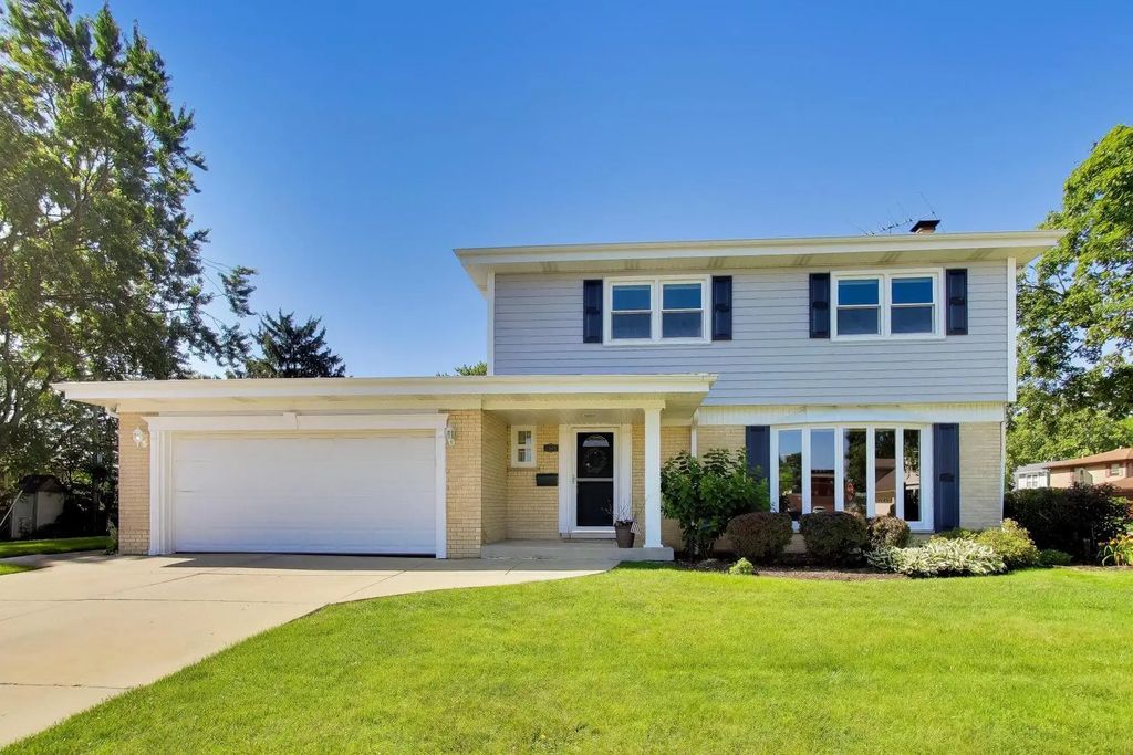 2505 E Mayfair Road, Arlington Heights