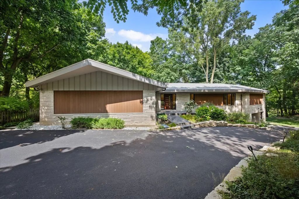 89 Cary Avenue, Highland Park, 60035