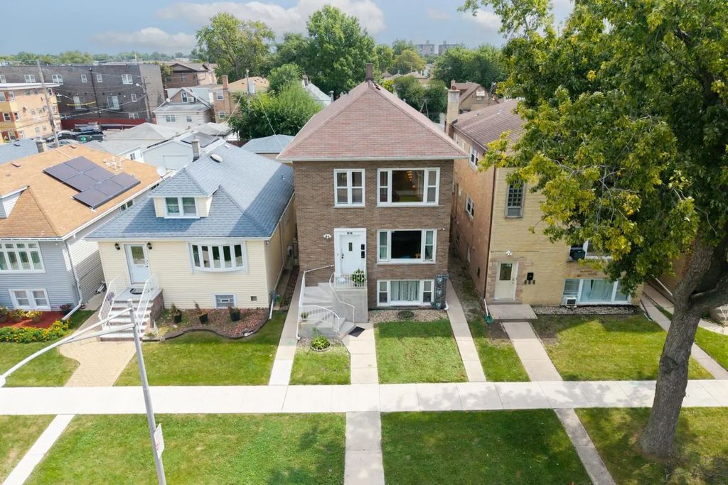 2327 N 75th Avenue, Elmwood Park