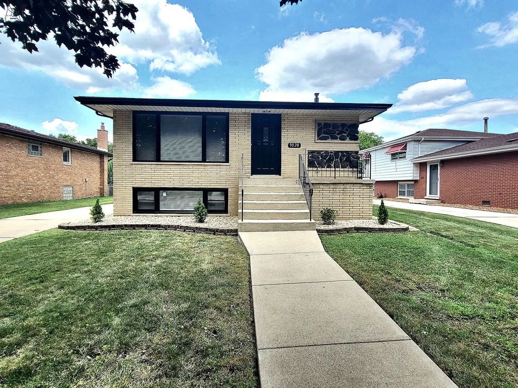 9028 Meade Avenue, Oak Lawn