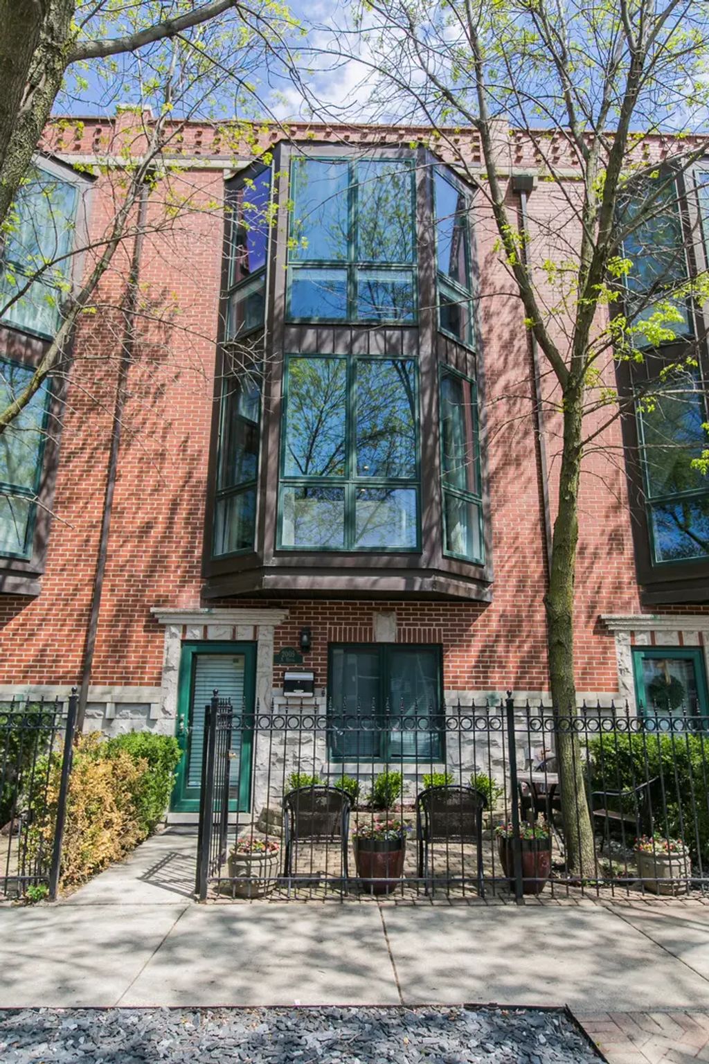 2005 N Hoyne Avenue, Chicago, 60647