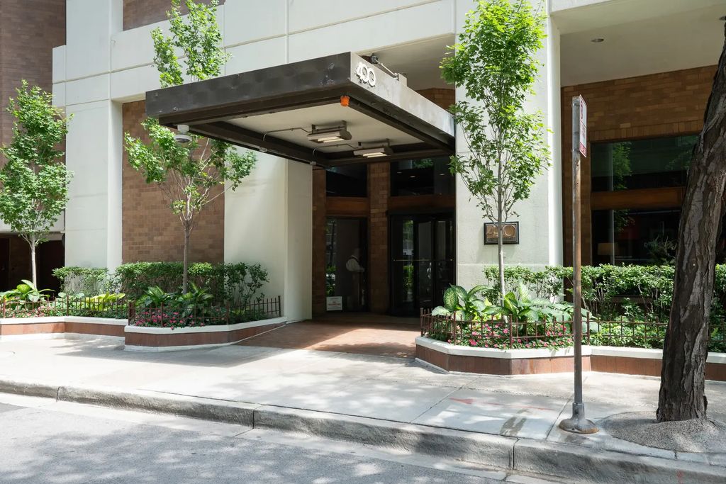 400 E Ohio Street 4202, Chicago, 60611