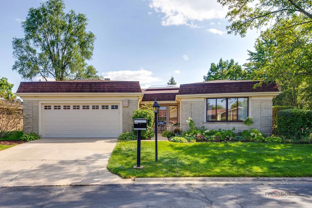 2457 Seville Circle, Northbrook
