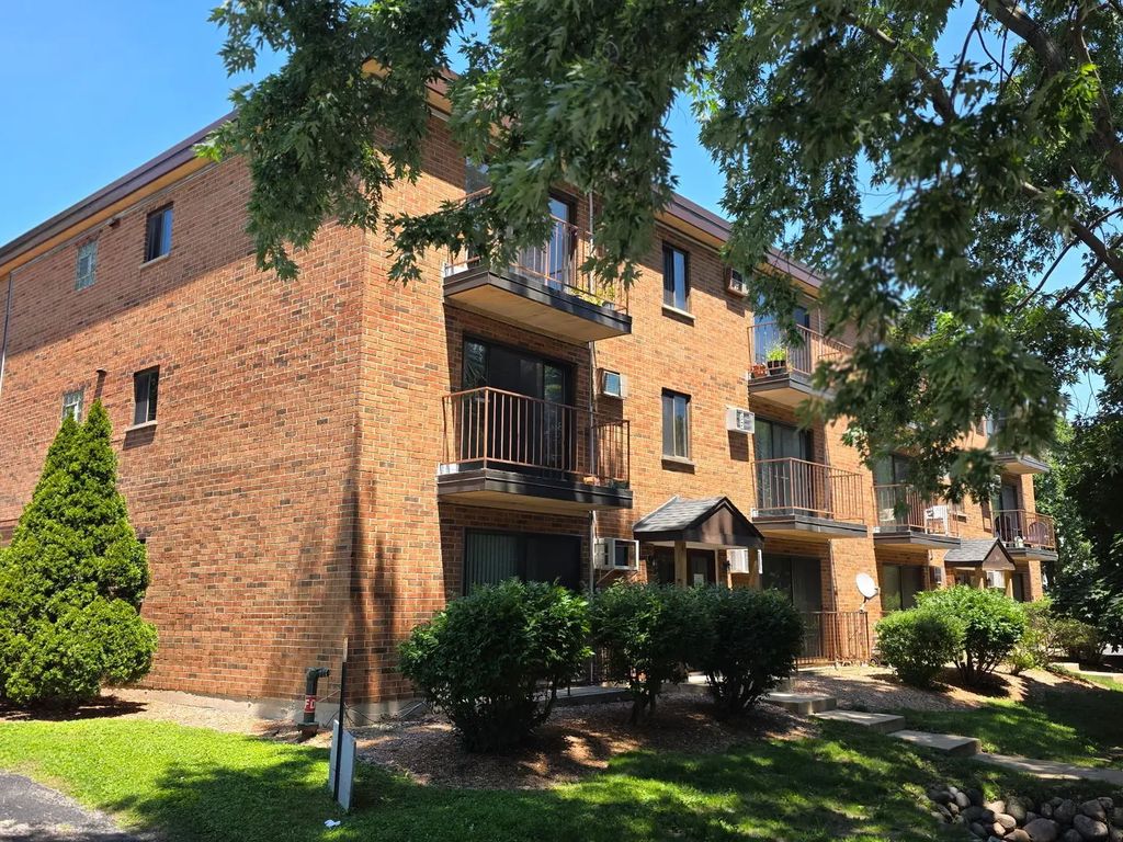 724 Warren Avenue 101, Downers Grove